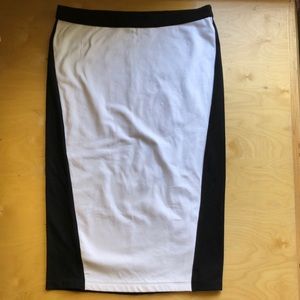 Express Women’s Pull On Skirt White and Black NWOT Sz Large